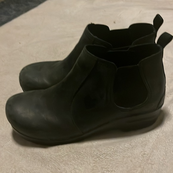 Dansko black clog boots with a heart. - Picture 4 of 5